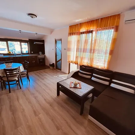 Kastela 3*